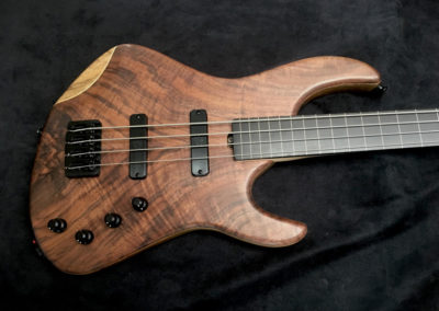 0406 RetroB Fretless 4/34