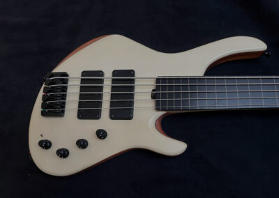 0463Ü Über Finn Fretless 5/34